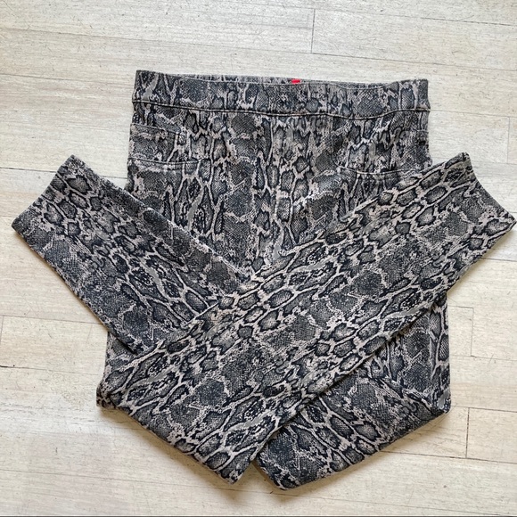 SPANX Pants - NWT SPANX Snakeskin Jeanish Pullons
